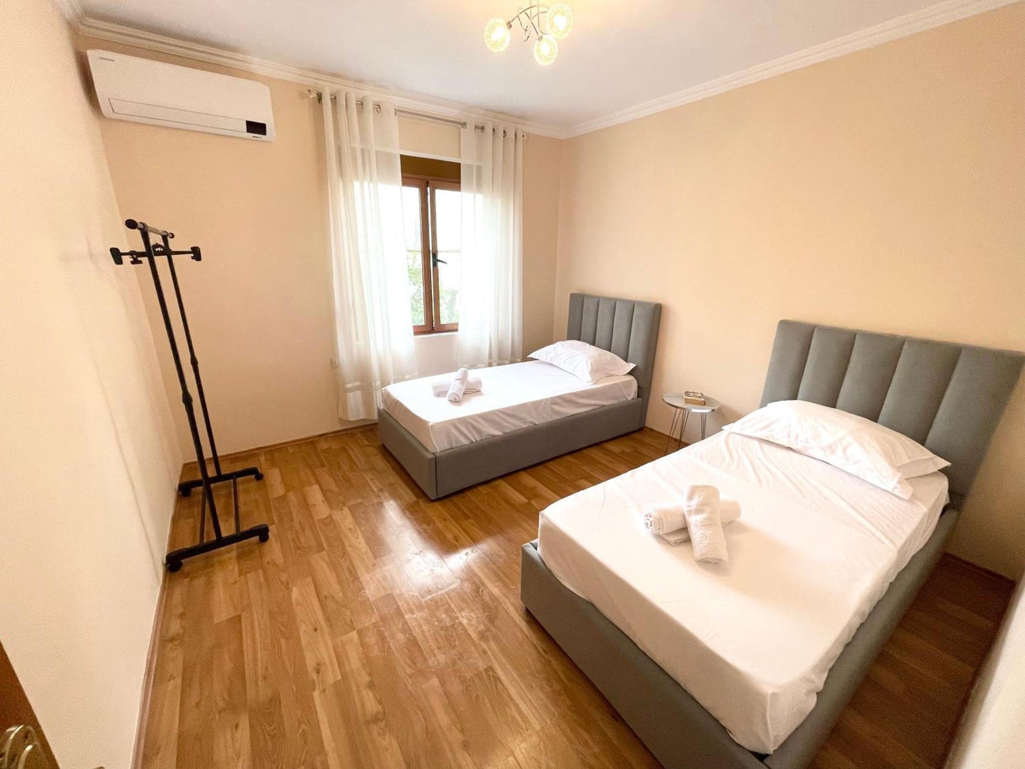 Skanderbeg Square Apartment 02 Tirana Eksteriør billede